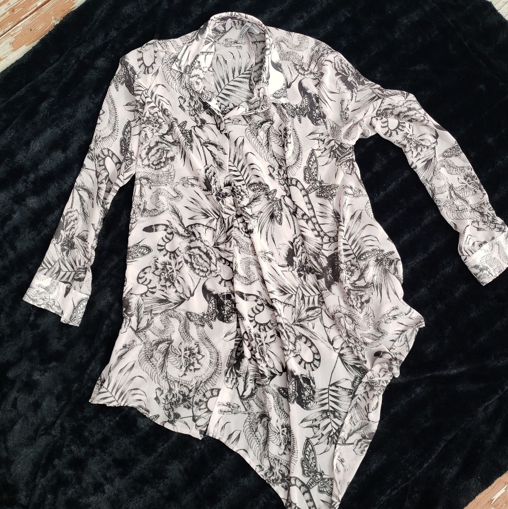 H&M Divided tattoo print button down